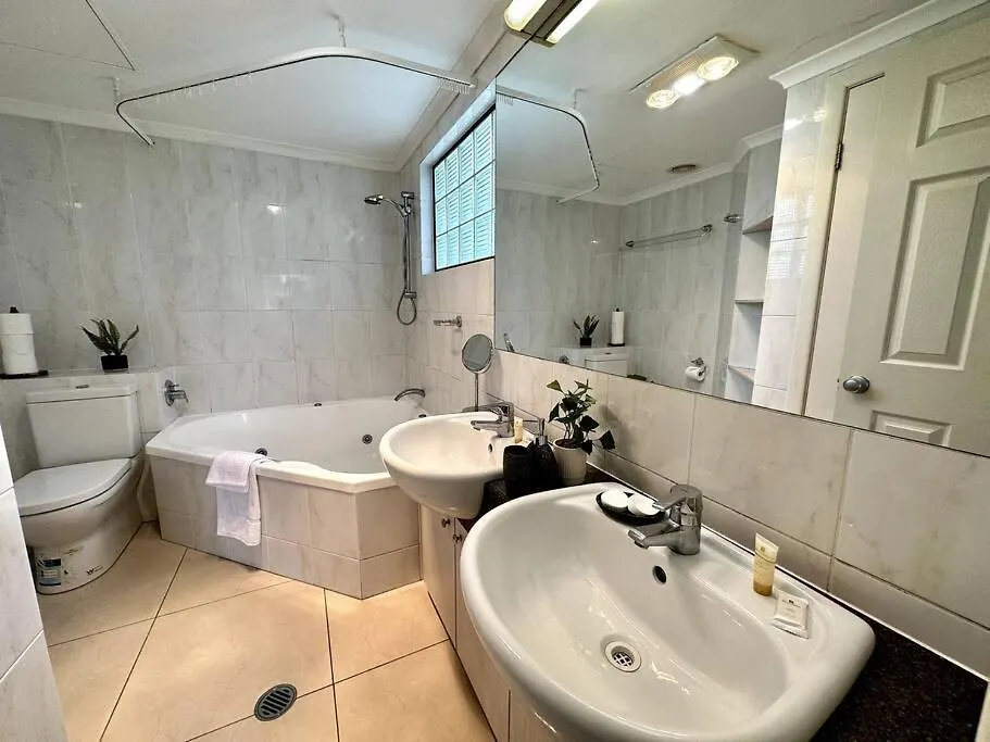 Apartament Modern Charm Apt With Outdoor Space And Parking Brisbane
